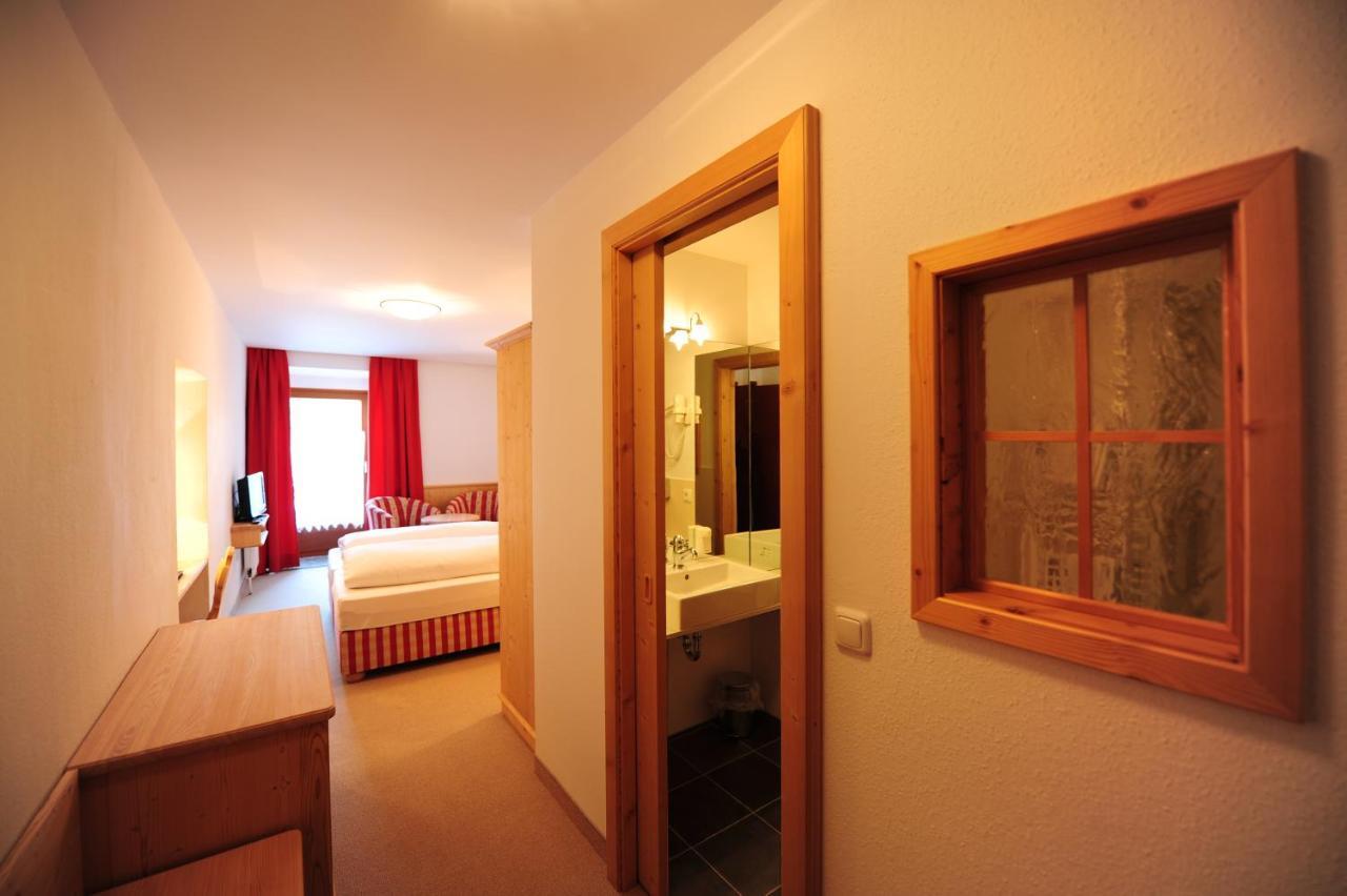 Hotel Krone Matrei am Brenner Exterior foto